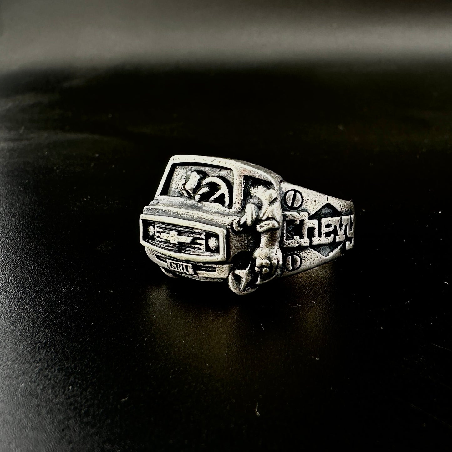 Heavy Chevy Van Ring