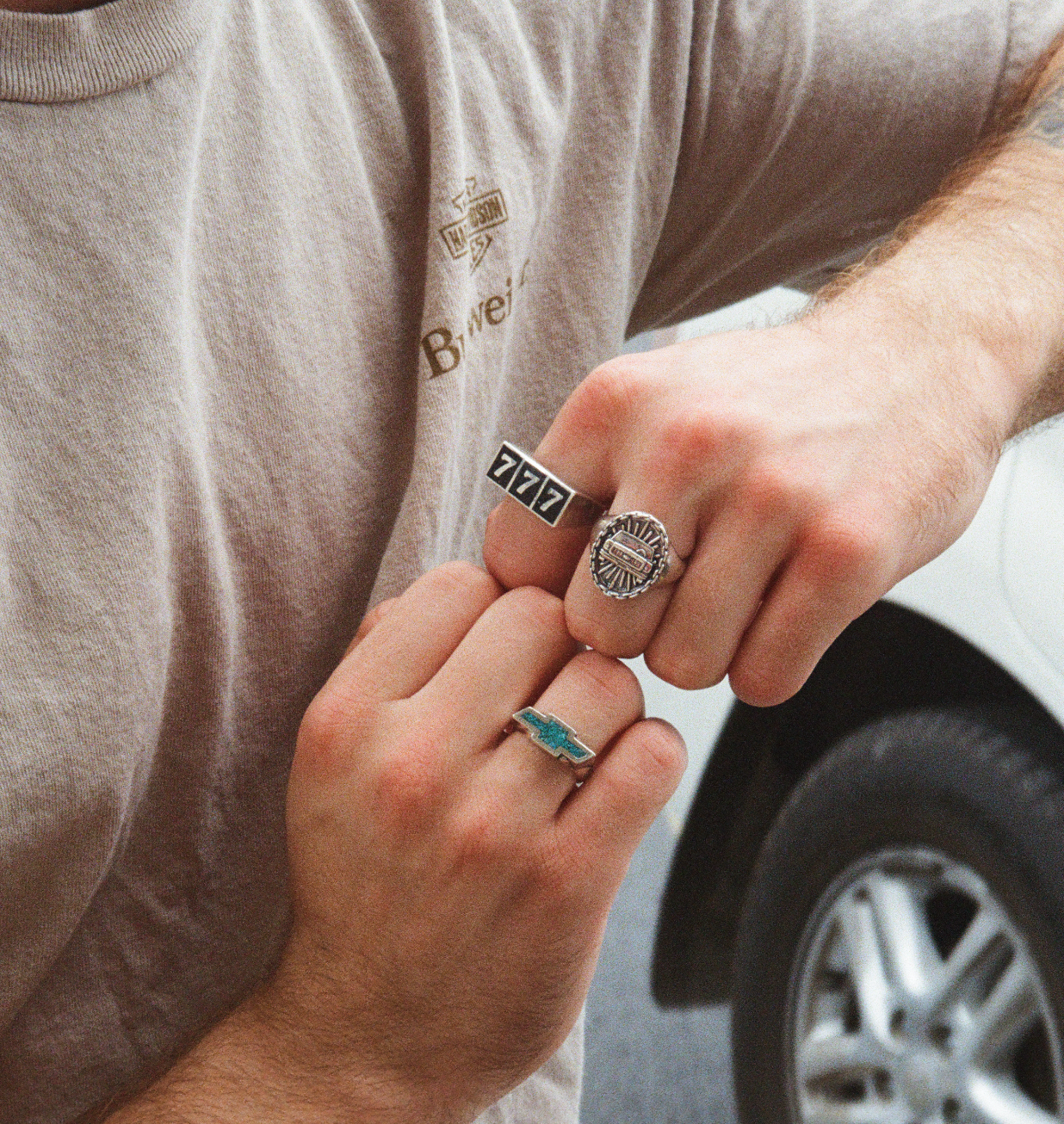 Bowtie Crushed Stone Inlay Ring CHEVY
