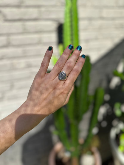 Wolf Howling at the Moon Ring