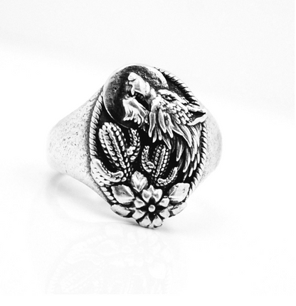 Wolf Howling at the Moon Ring