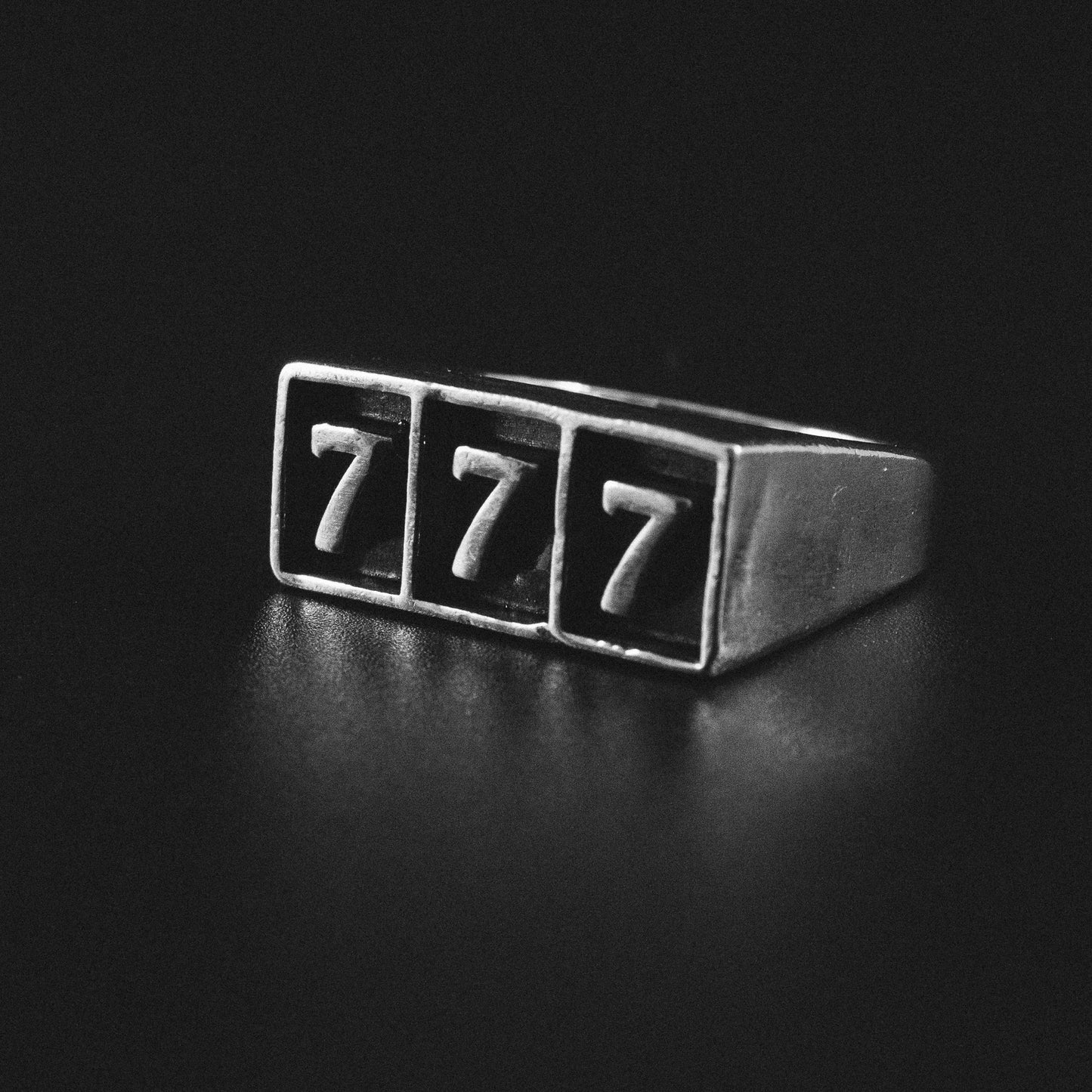 777 Jackpot Ring